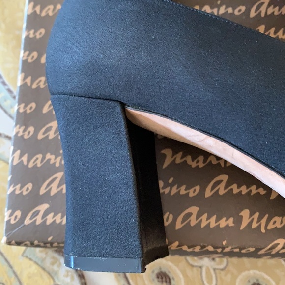 Black Crepe Heels Size 9 1/2 by Ann Marino - Picture 4 of 4